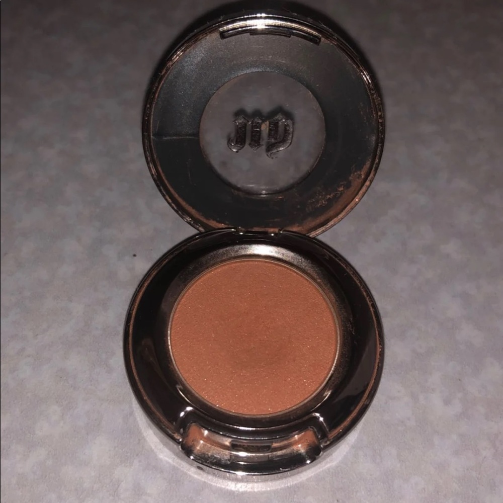Urban decay eyeshadow in Riff